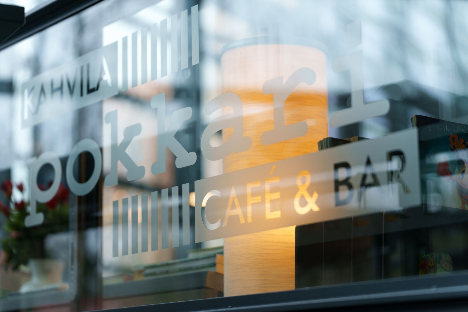 Sigma 70-200mm F2.8 DG DN OS | Sports sample photo. Papaperback cafe bar photography