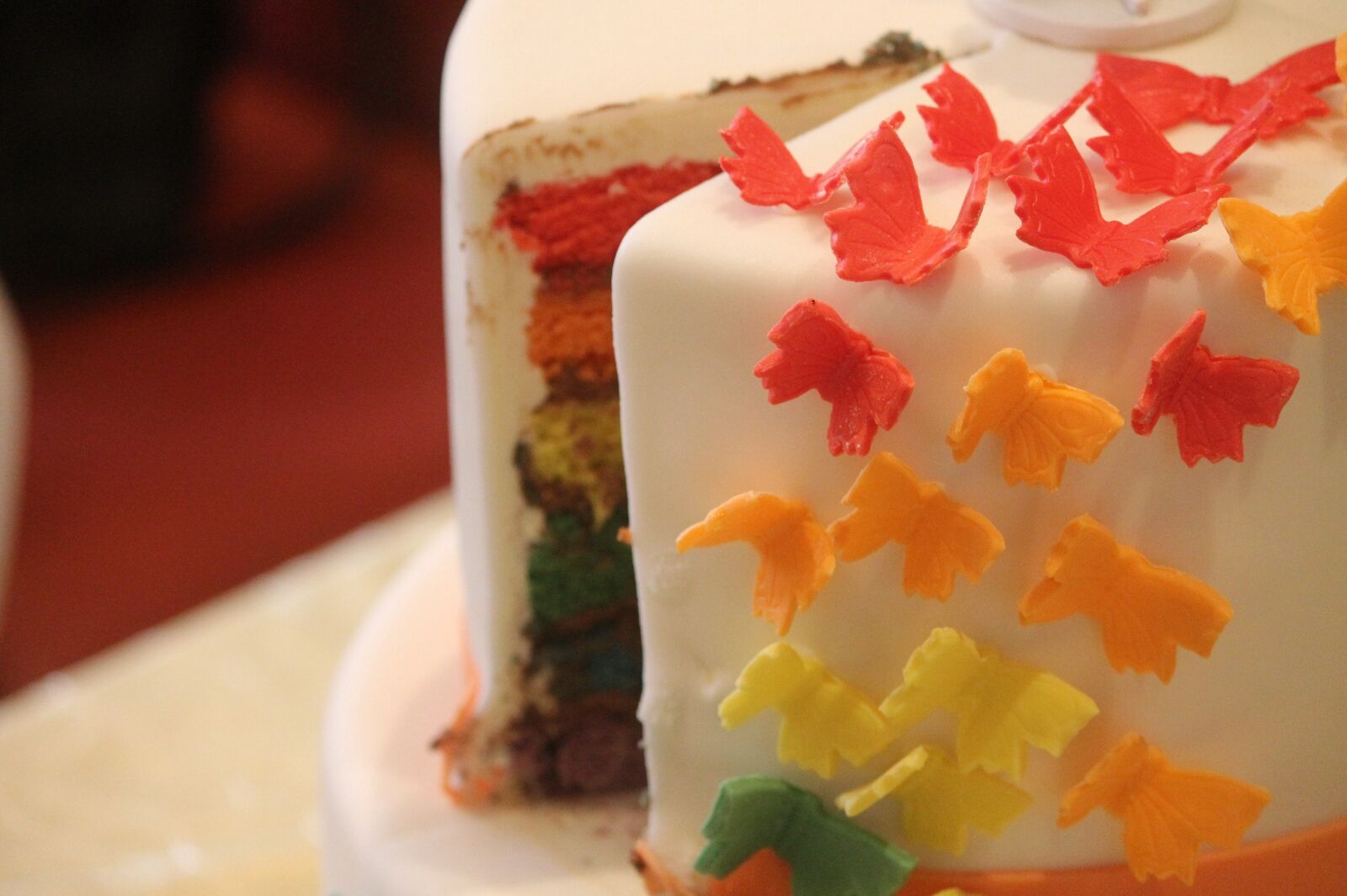 Canon EOS 1100D (EOS Rebel T3 / EOS Kiss X50) sample photo. Cake, butterflies, festival photography