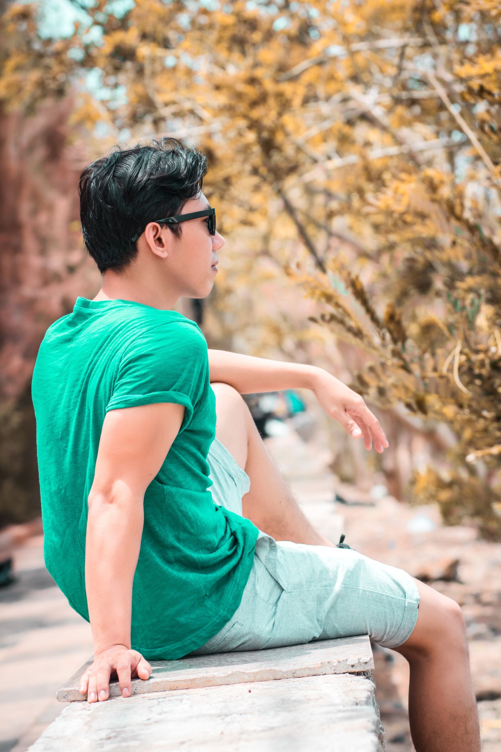 Canon EOS 80D + Canon EF 85mm F1.8 USM sample photo. Man, sit, people photography