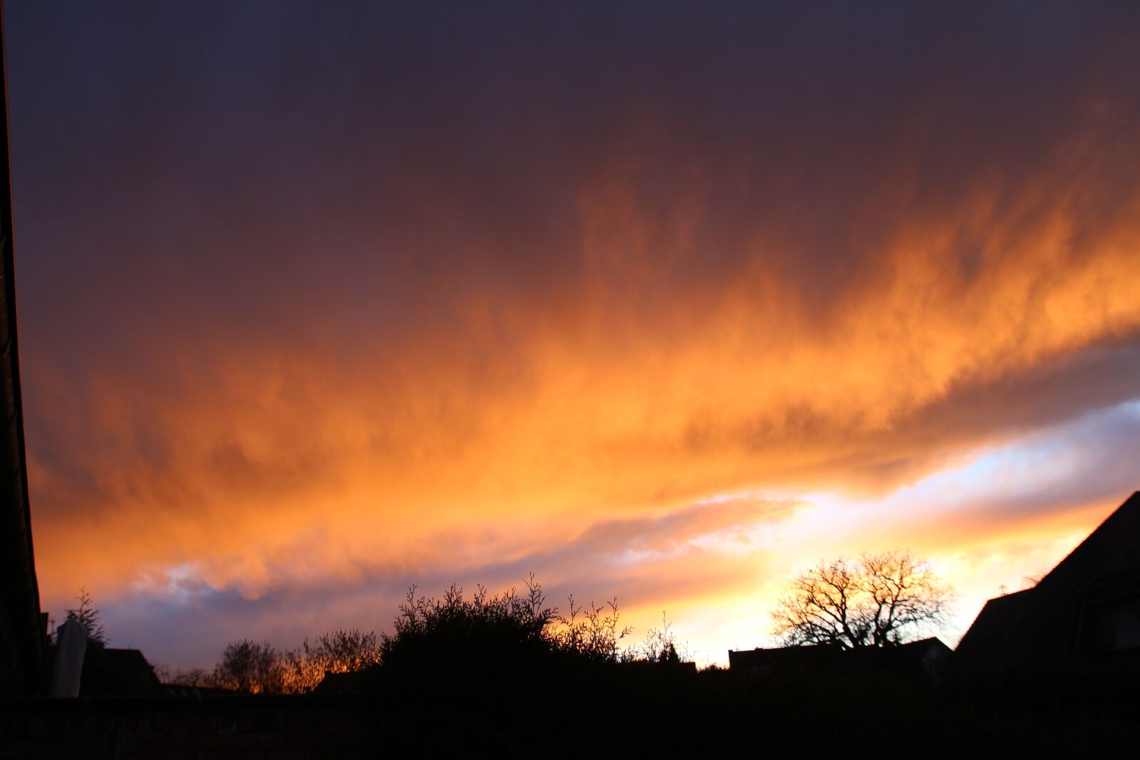 Canon EOS 650D (EOS Rebel T4i / EOS Kiss X6i) sample photo. Sky, red sky, mood photography