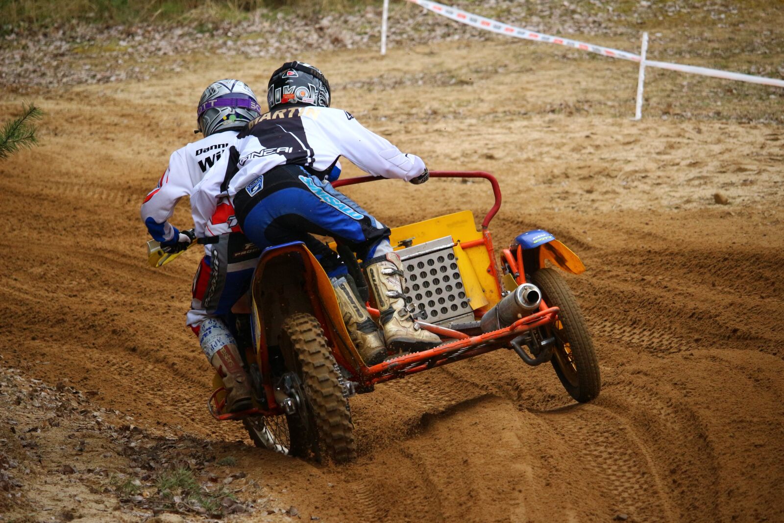 Canon EOS 100D (EOS Rebel SL1 / EOS Kiss X7) sample photo. Sidecar, motorcycle, race photography