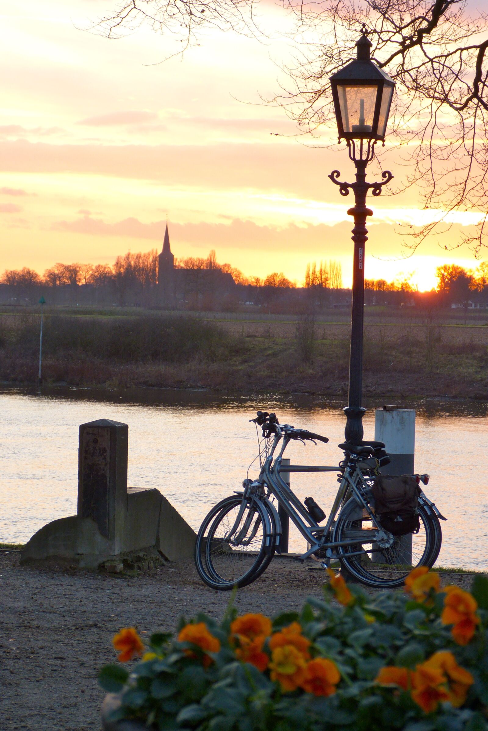Panasonic Lumix DMC-FZ150 sample photo. River, sunset, abendstimmung photography