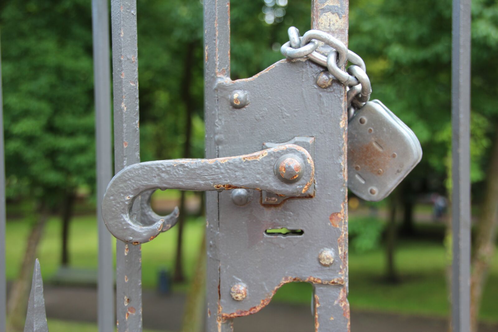 Canon EOS 600D (Rebel EOS T3i / EOS Kiss X5) sample photo. Castle, door lock, door photography