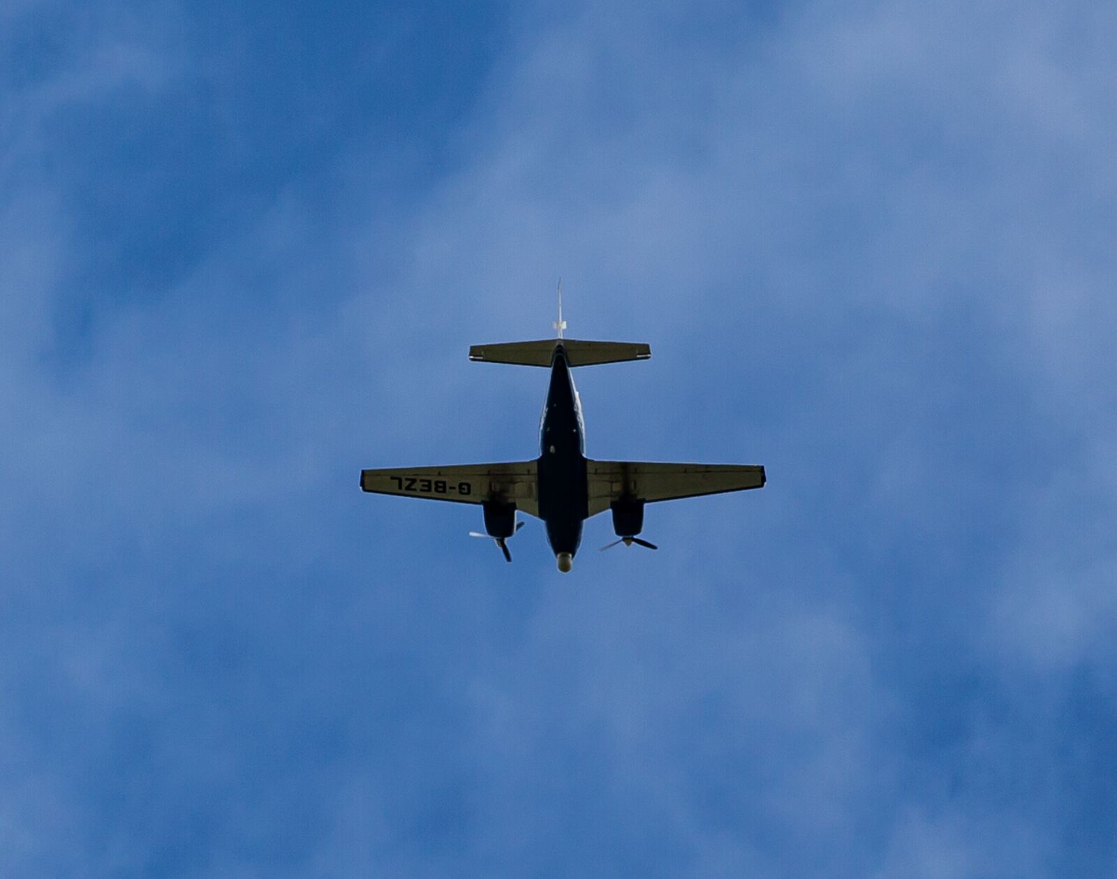 Canon EF 70-200mm F4L USM sample photo. Piper pa-31 navajo, plane photography