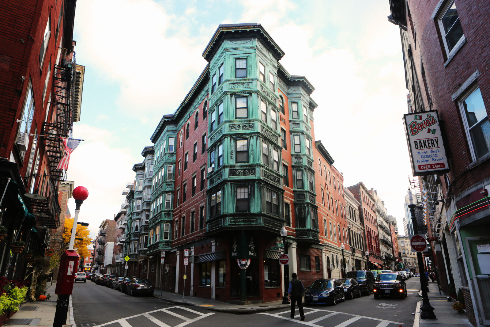 Canon EF 24-70mm F2.8L USM sample photo. Street, corner, house, architecture photography
