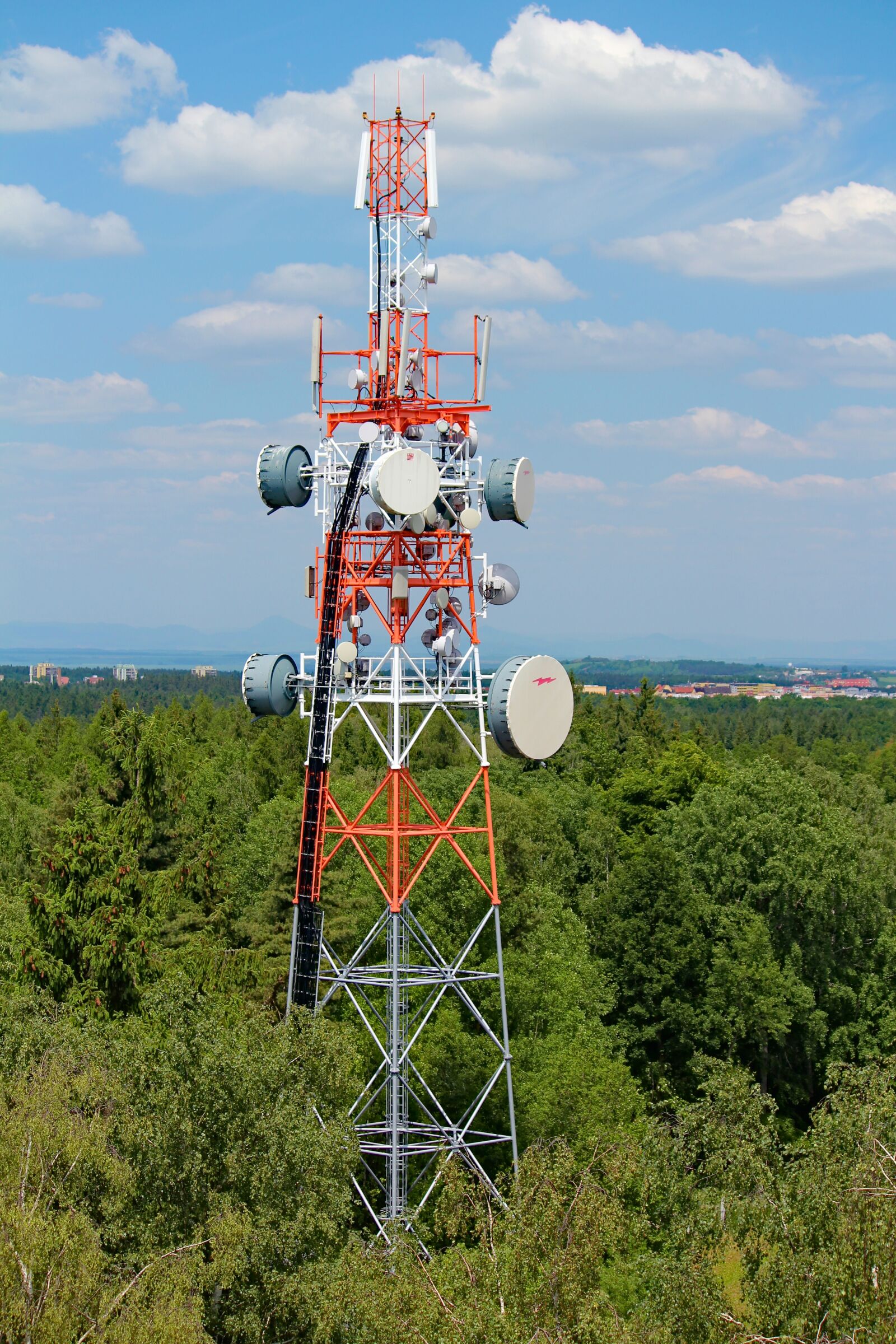 Canon EOS 550D (EOS Rebel T2i / EOS Kiss X4) sample photo. Tower, mast, transmitter photography