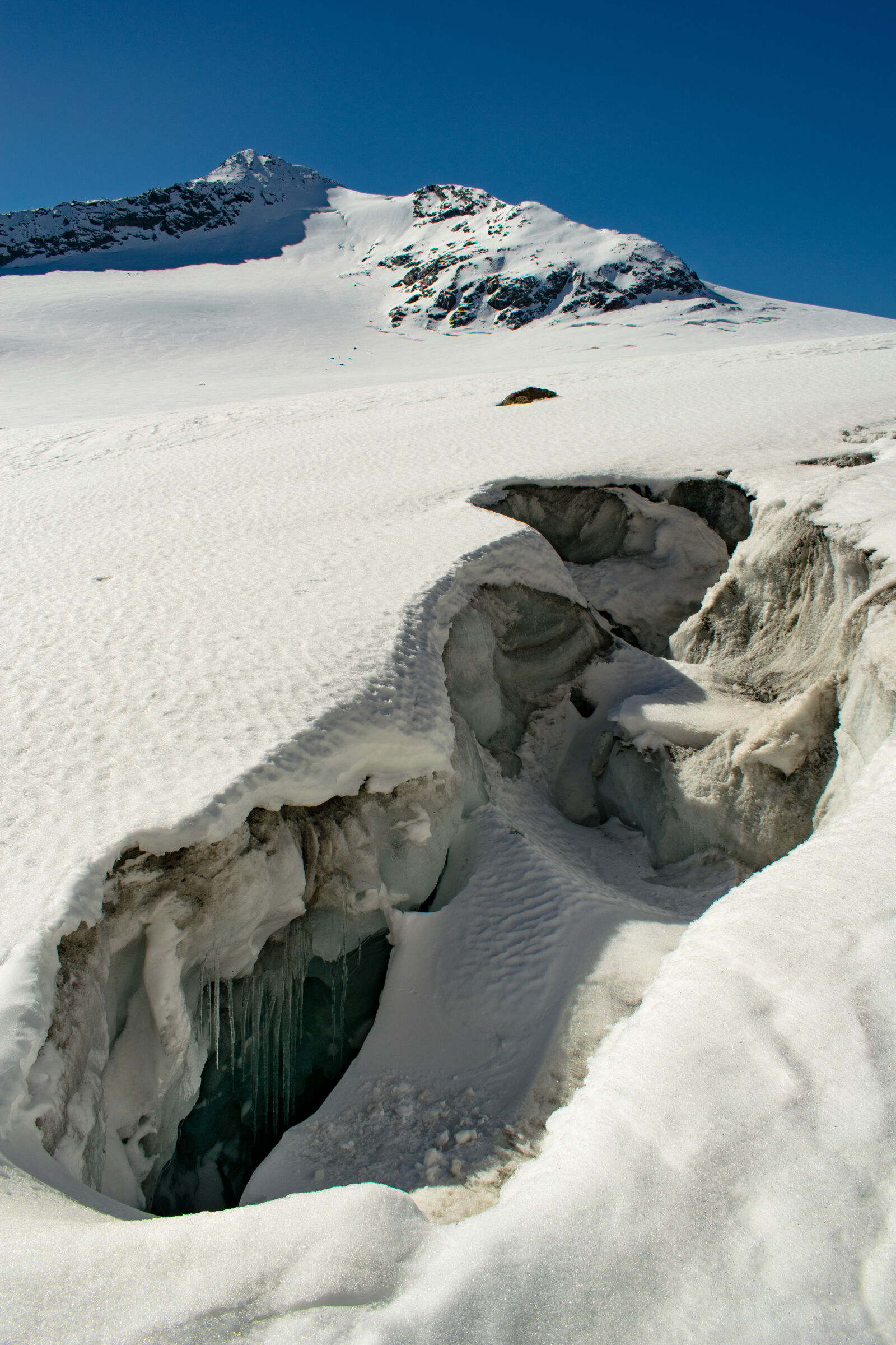 Nikon D3300 + Nikon AF-S DX Nikkor 18-55mm F3.5-5.6G II sample photo. Glacier, mountain, alps, october photography
