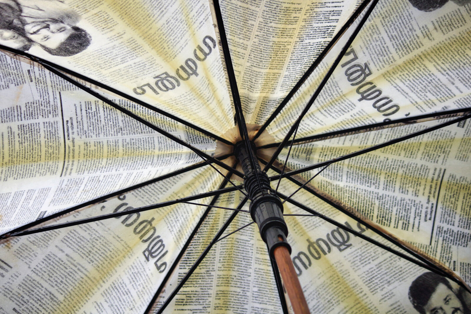 Canon EOS 700D (EOS Rebel T5i / EOS Kiss X7i) sample photo. Abstract, kerala, umbrella, umbrella photography