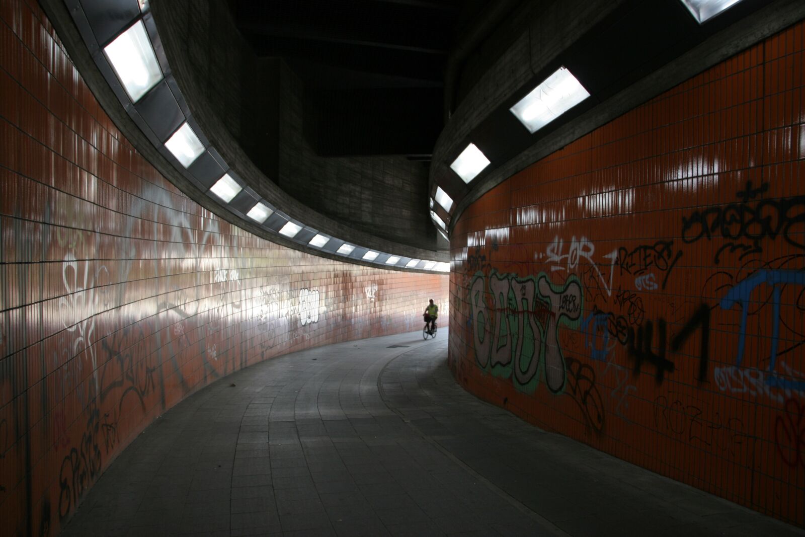 Canon EOS 20D sample photo. Tunnel, underpass, passage photography
