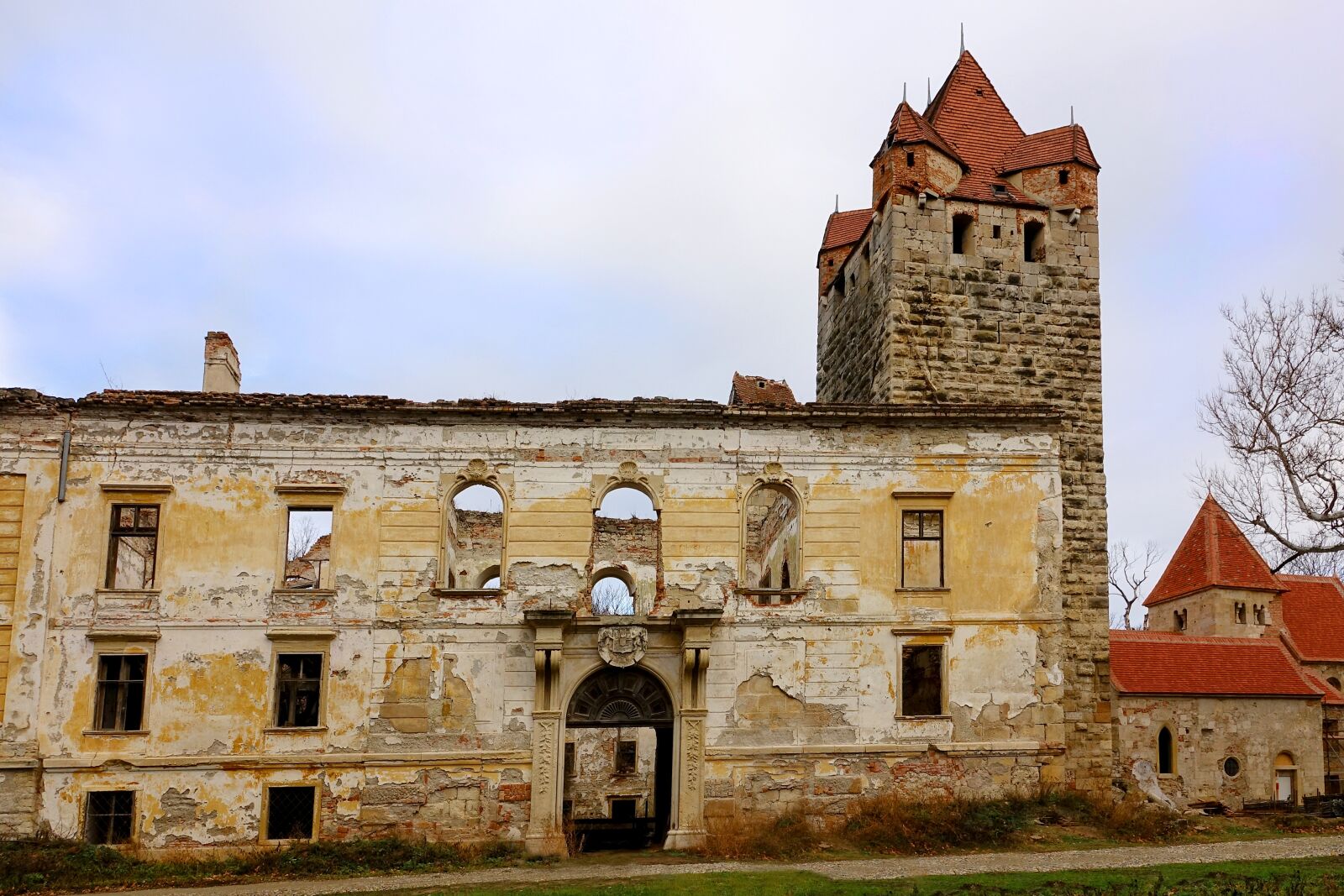 Sony Cyber-shot DSC-RX10 III sample photo. Ruin, architecture, old photography