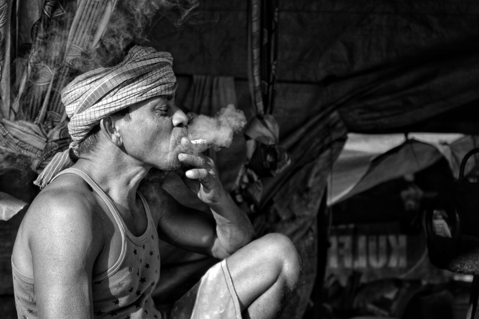 Canon EOS 1200D (EOS Rebel T5 / EOS Kiss X70 / EOS Hi) sample photo. Smoking, person, relaxation photography
