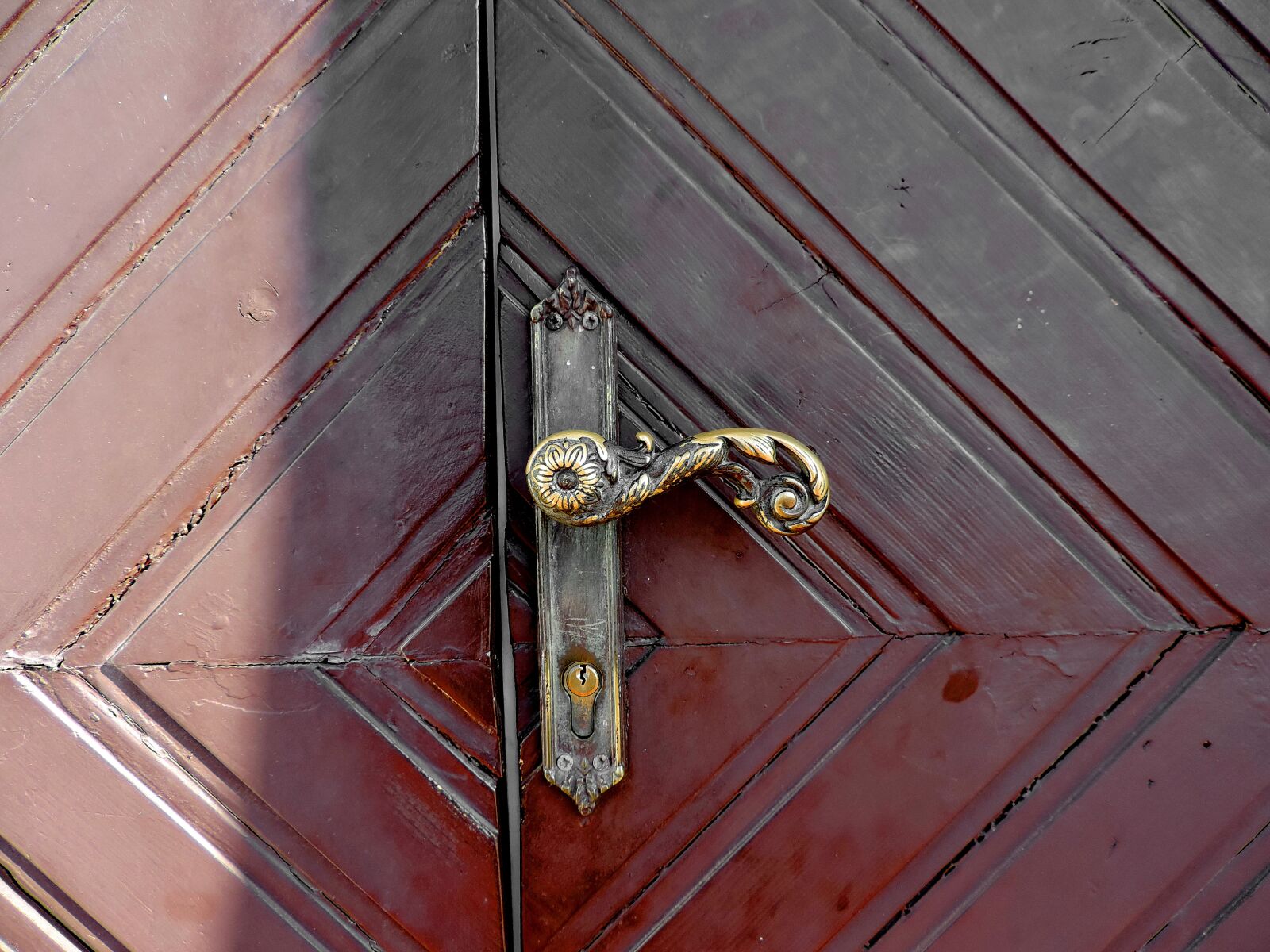Nikon Coolpix P520 sample photo. Baroque, brass, front door photography