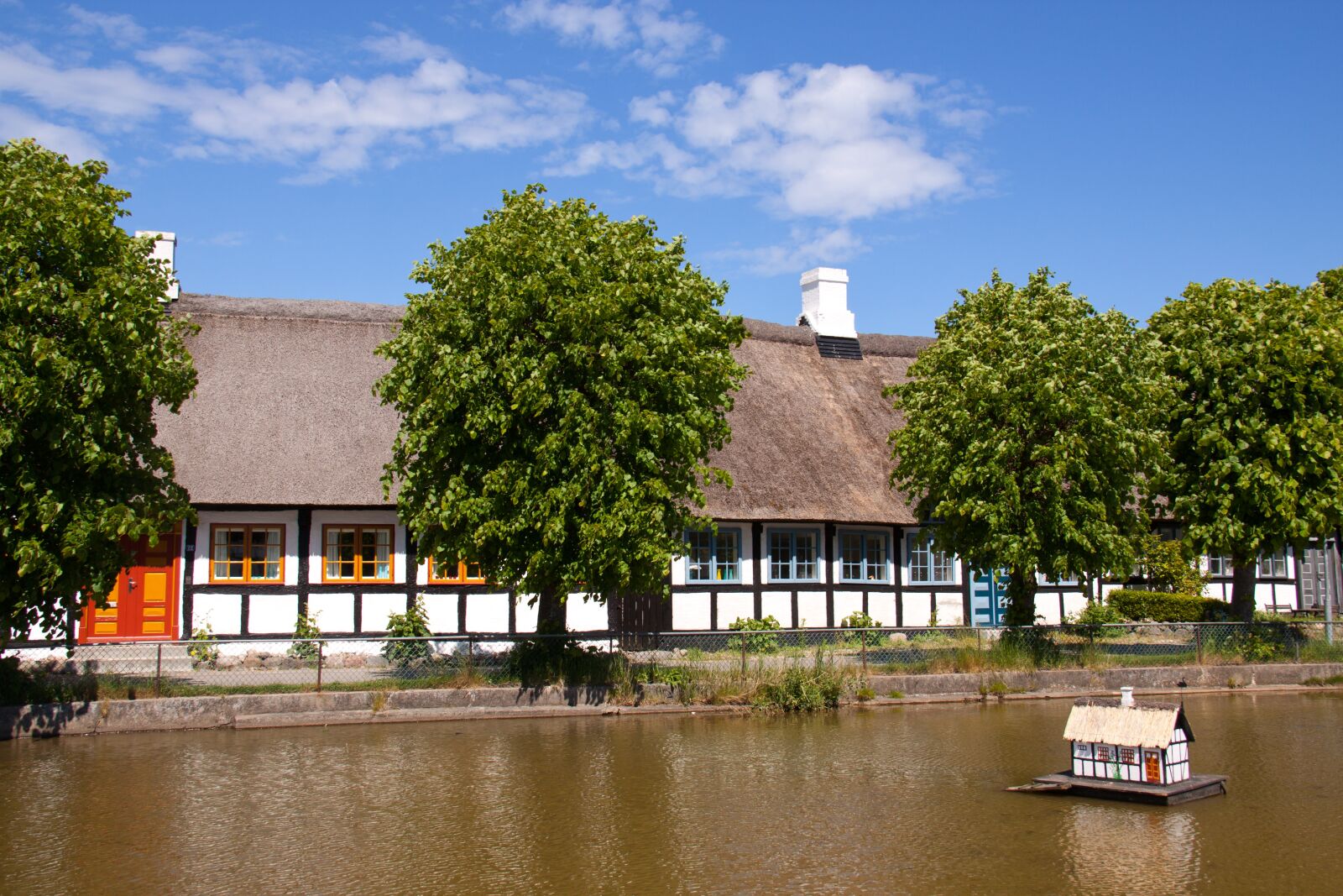 Canon EOS 50D sample photo. Pond, farm, houses photography