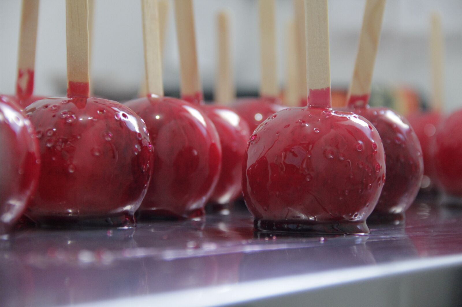 Canon EOS 550D (EOS Rebel T2i / EOS Kiss X4) sample photo. Apple, the apple of photography