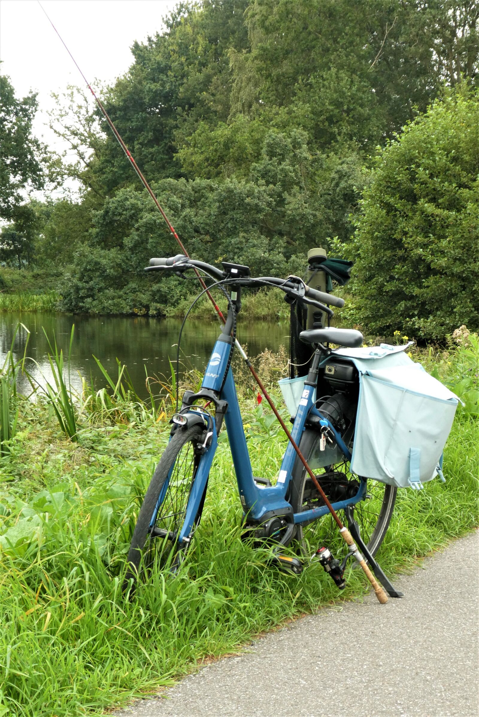 Panasonic Lumix DC-ZS70 (Lumix DC-TZ90) sample photo. Bicycle, fishing rod, fishing photography