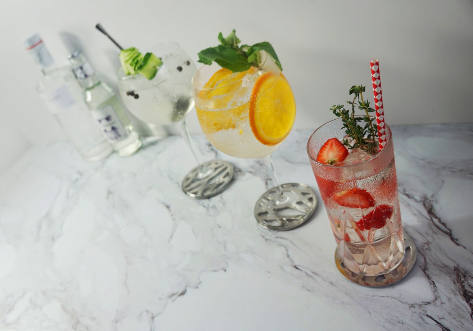 Sony a6000 + Sony E 18-55mm F3.5-5.6 OSS sample photo. Gin tonic, cocktails, summer photography