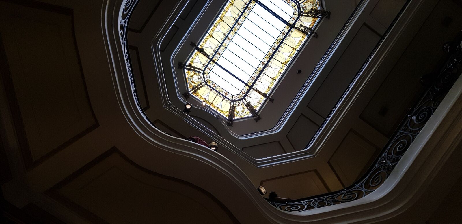 Samsung Galaxy S8 sample photo. Architecture, light, city photography