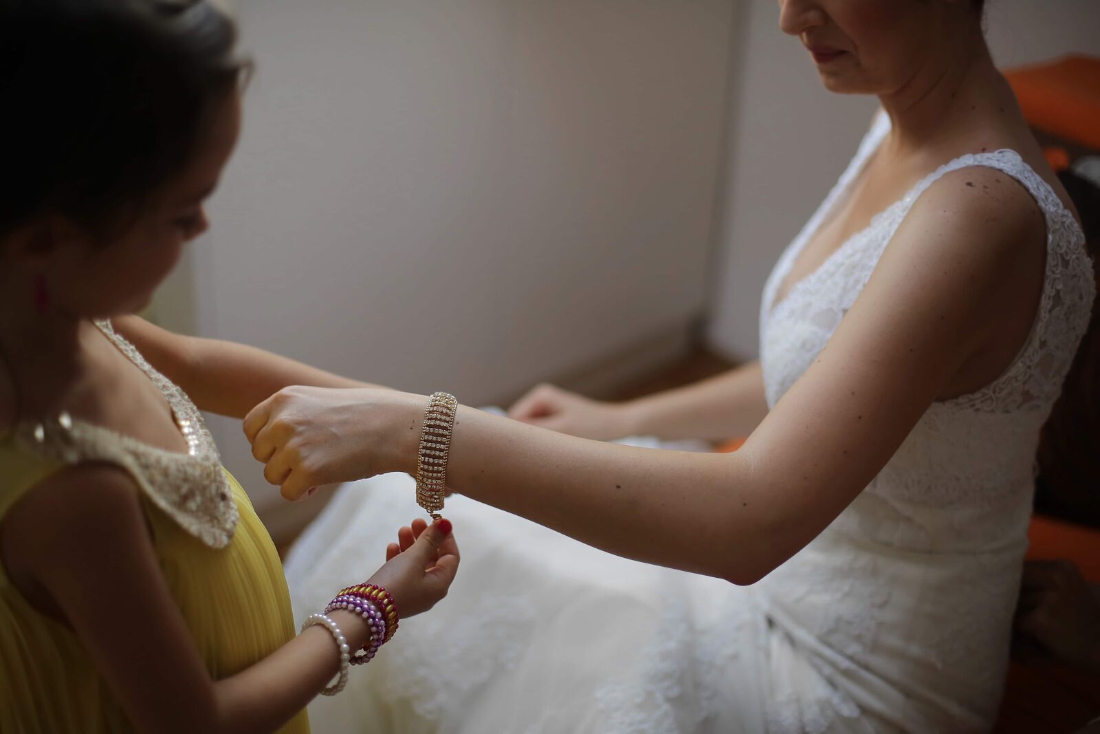 Canon EOS 5D Mark III sample photo. Bracelet, gold, bride, pretty photography