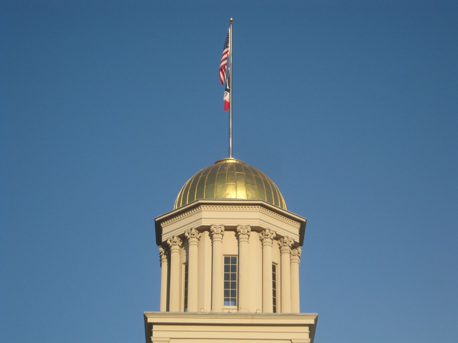 Canon PowerShot A480 sample photo. Capitol, iowa, iowa city photography