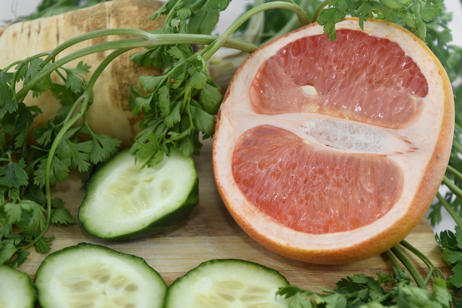 Nikon D5500 sample photo. Cucumber, garnish, grapefruit, green photography