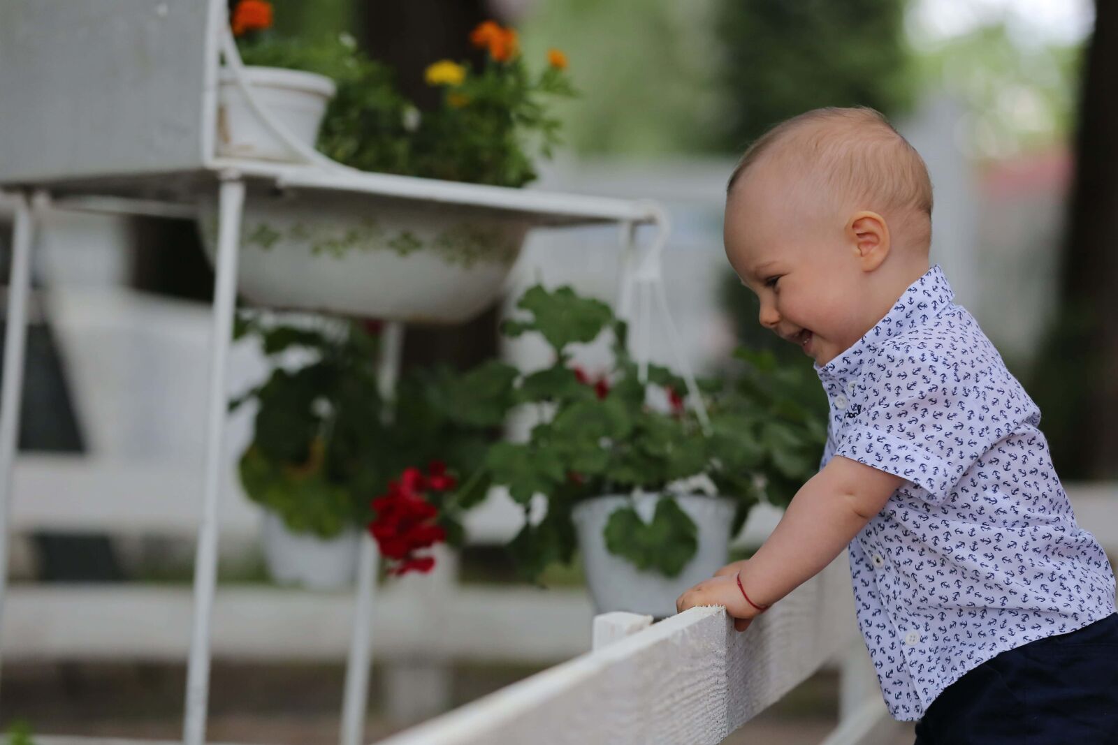 Canon EOS 5D Mark III sample photo. Standing, baby, smile, toddler photography