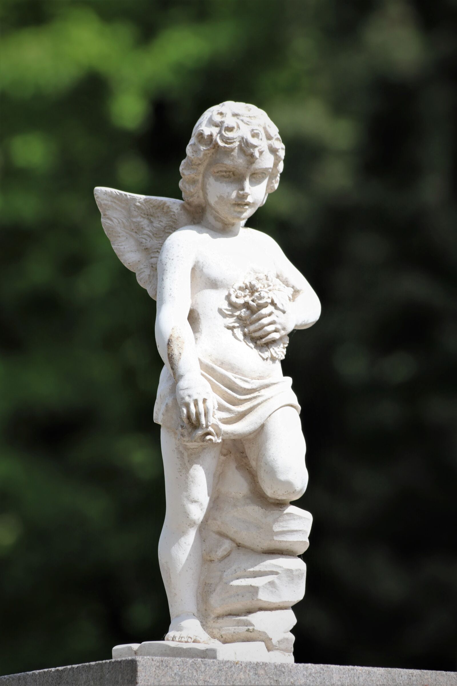 Canon EOS 200D (EOS Rebel SL2 / EOS Kiss X9) sample photo. White angel, statue, sculpture photography