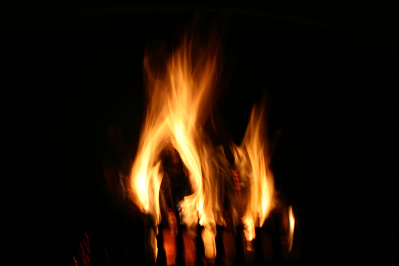 Canon EOS 300D (EOS Digital Rebel / EOS Kiss Digital) sample photo. Fire, flame, glow photography