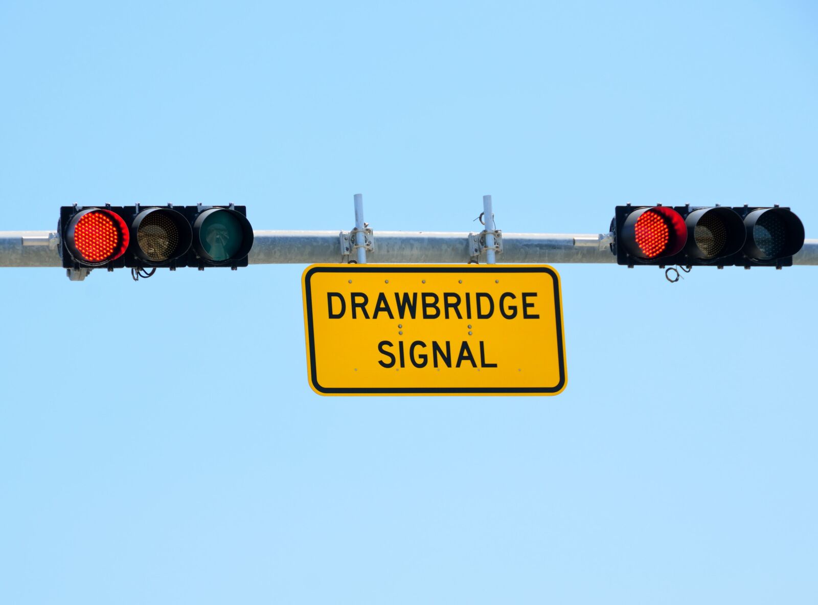 Nikon D7000 sample photo. Draw bridge signal, red photography