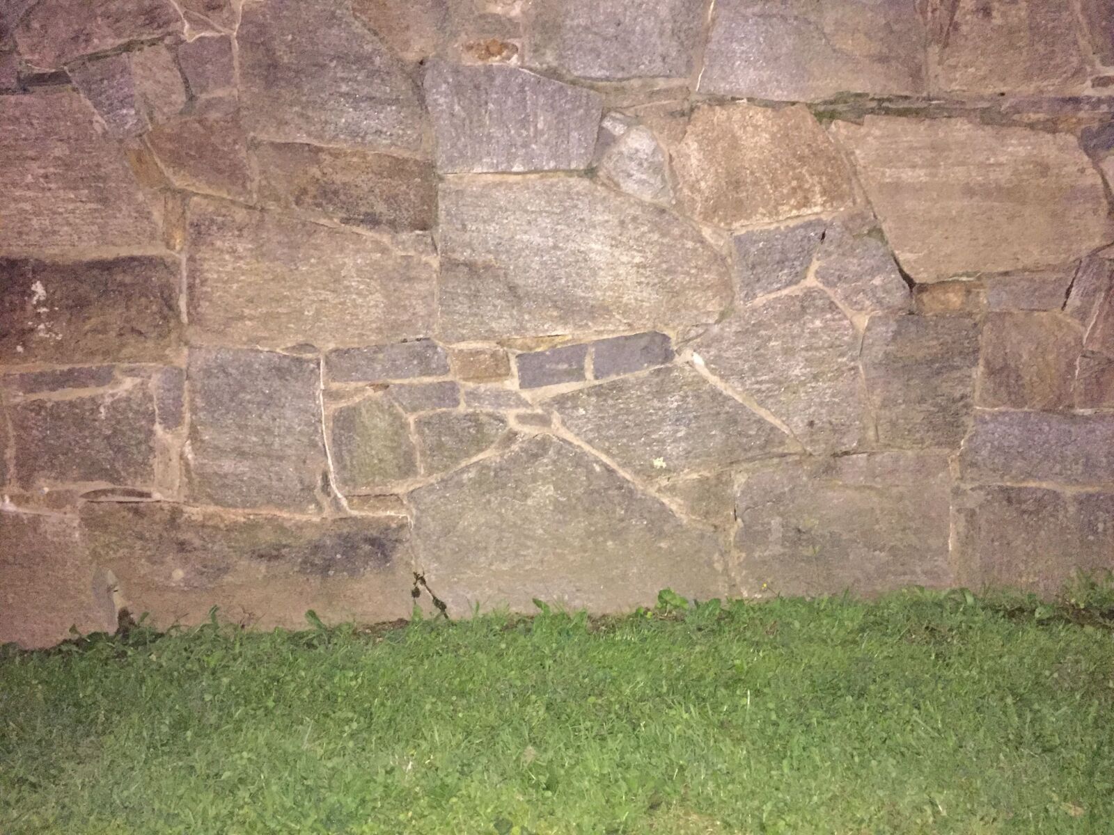 iPhone 6 back camera 4.15mm f/2.2 sample photo. Wall, stone, texture photography