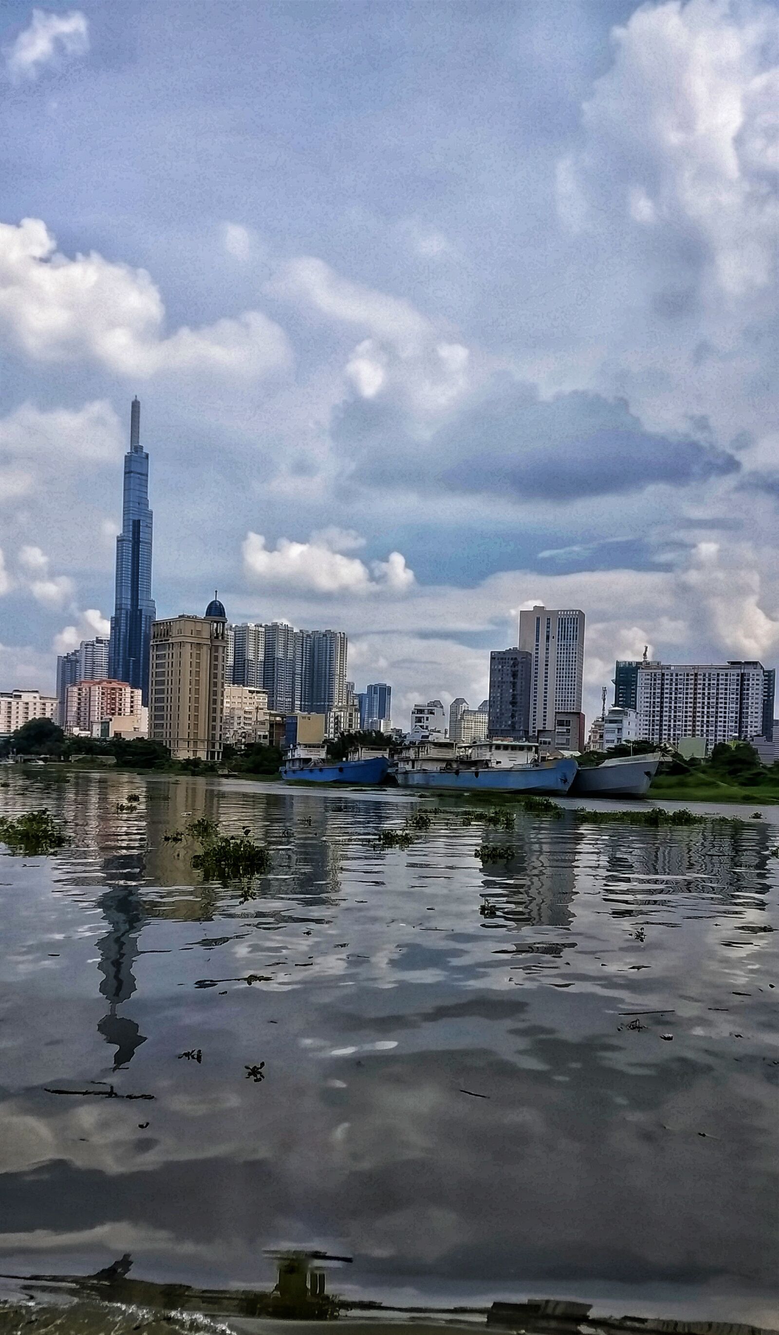 Xiaomi Redmi S2 sample photo. Saigon, wave, city photography