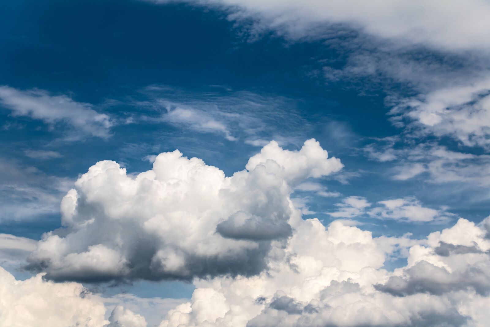 Canon EOS 750D (EOS Rebel T6i / EOS Kiss X8i) sample photo. Clouds, white clouds, sky photography