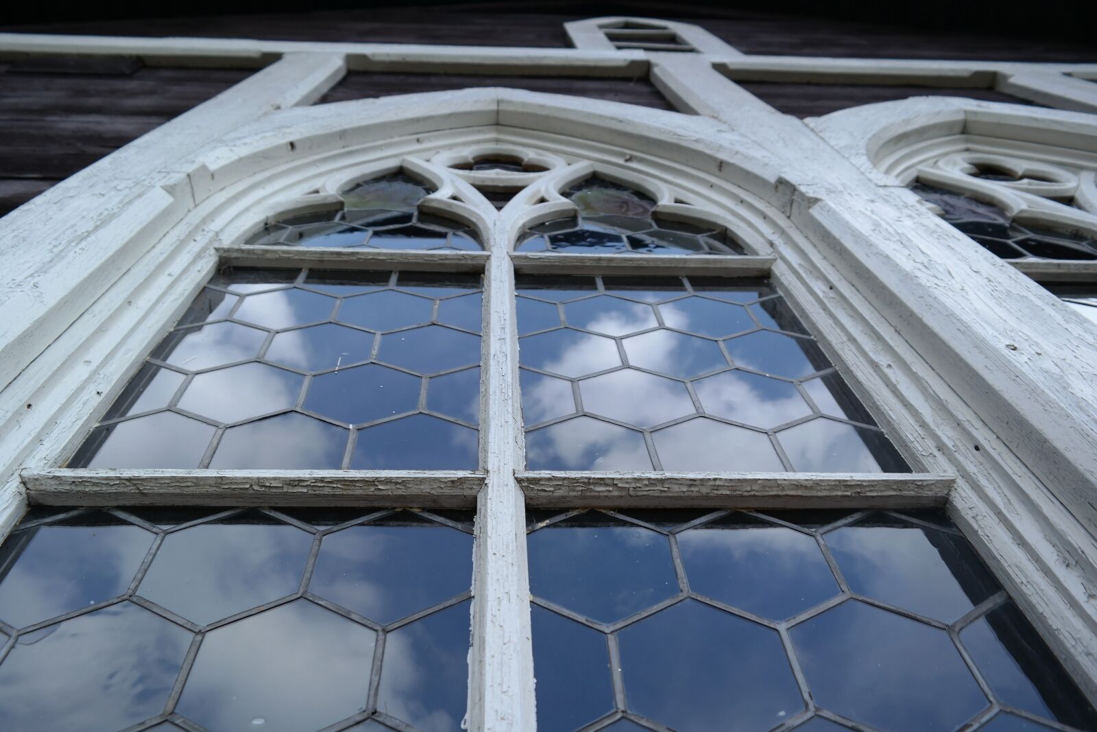 Samsung NX2000 sample photo. Church, window, church window photography