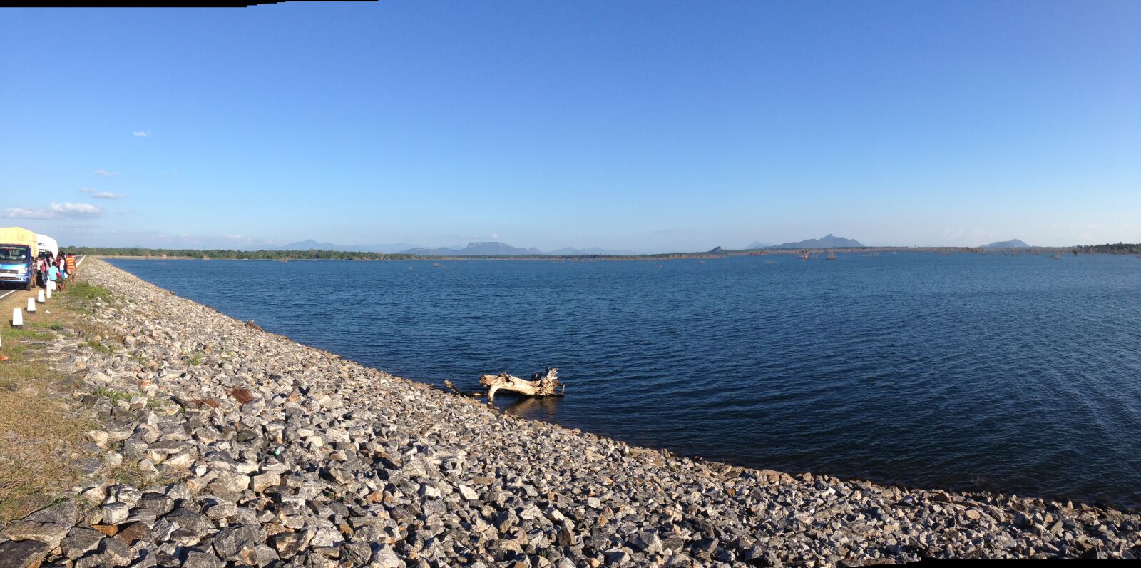iPhone 5 back camera 4.12mm f/2.4 sample photo. River photography