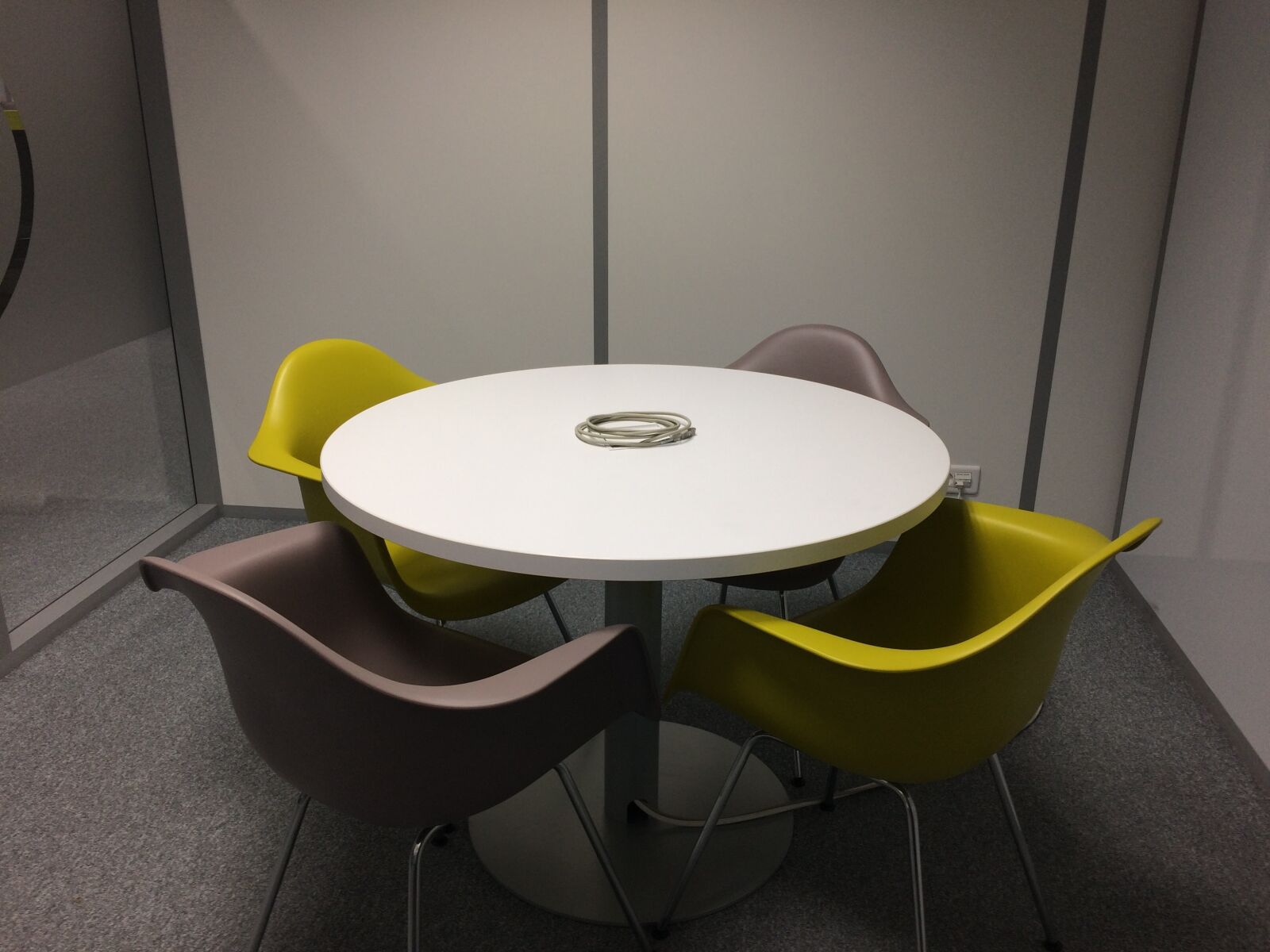 iPhone 5s back camera 4.15mm f/2.2 sample photo. Meeting room, cable, four photography