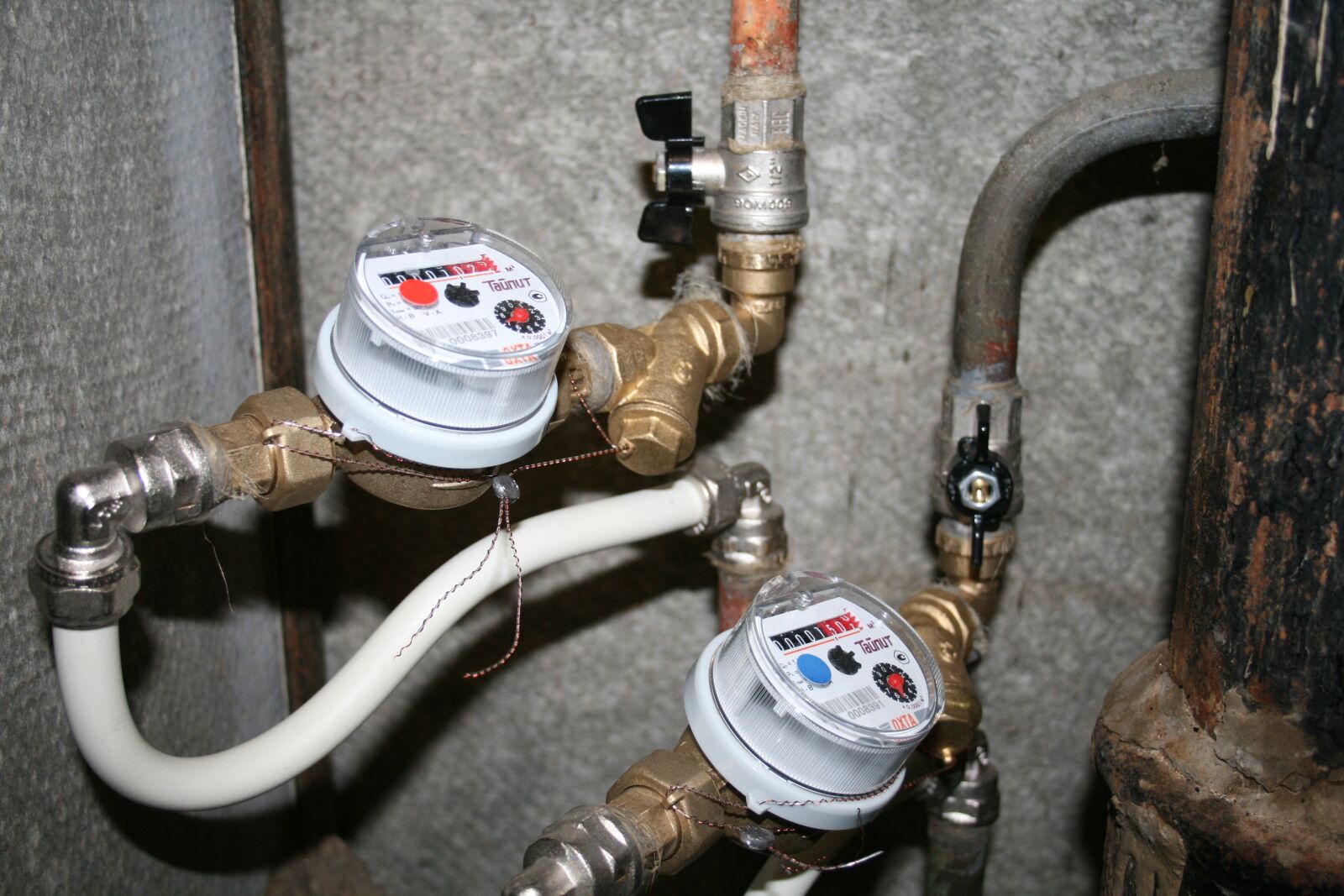 Canon EOS 400D (EOS Digital Rebel XTi / EOS Kiss Digital X) sample photo. Counter, water, water meter photography