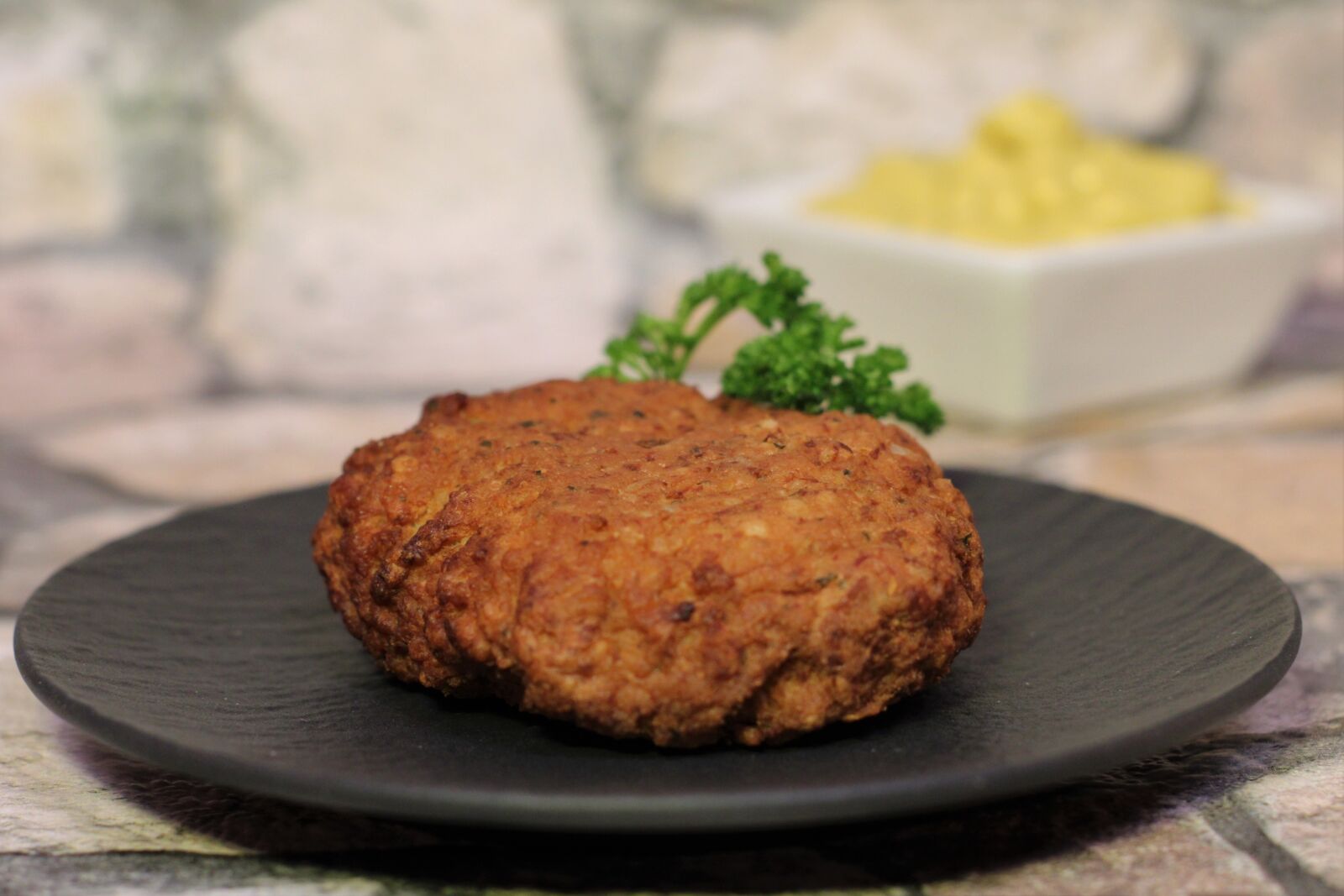 Canon EOS 2000D (EOS Rebel T7 / EOS Kiss X90 / EOS 1500D) sample photo. Rissole, mustard, meat photography