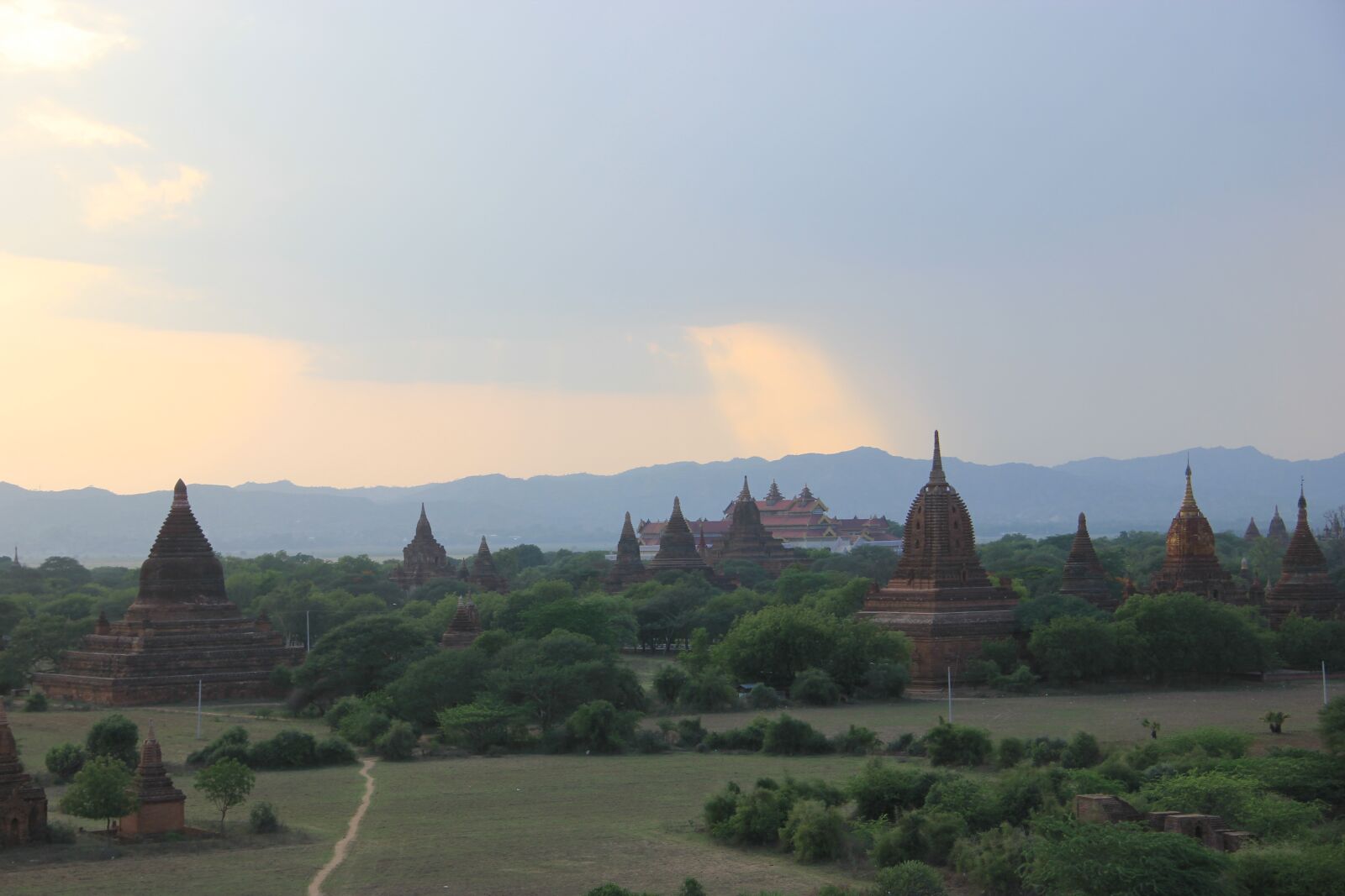 Canon EOS 550D (EOS Rebel T2i / EOS Kiss X4) sample photo. Myanmar, temple, monuments photography