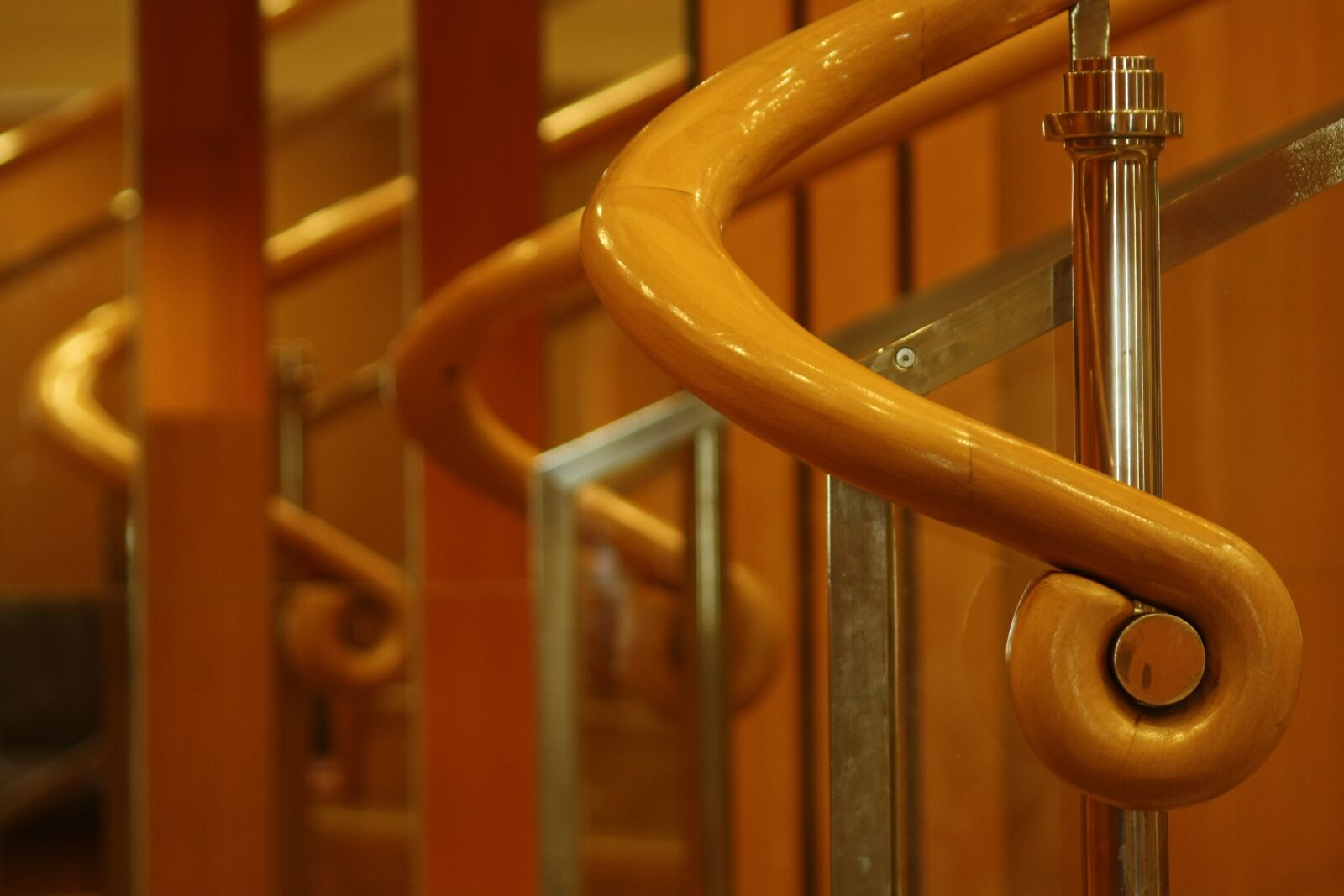 Canon EOS 1000D (EOS Digital Rebel XS / EOS Kiss F) sample photo. Philharmonie cologne, reflections, railing photography
