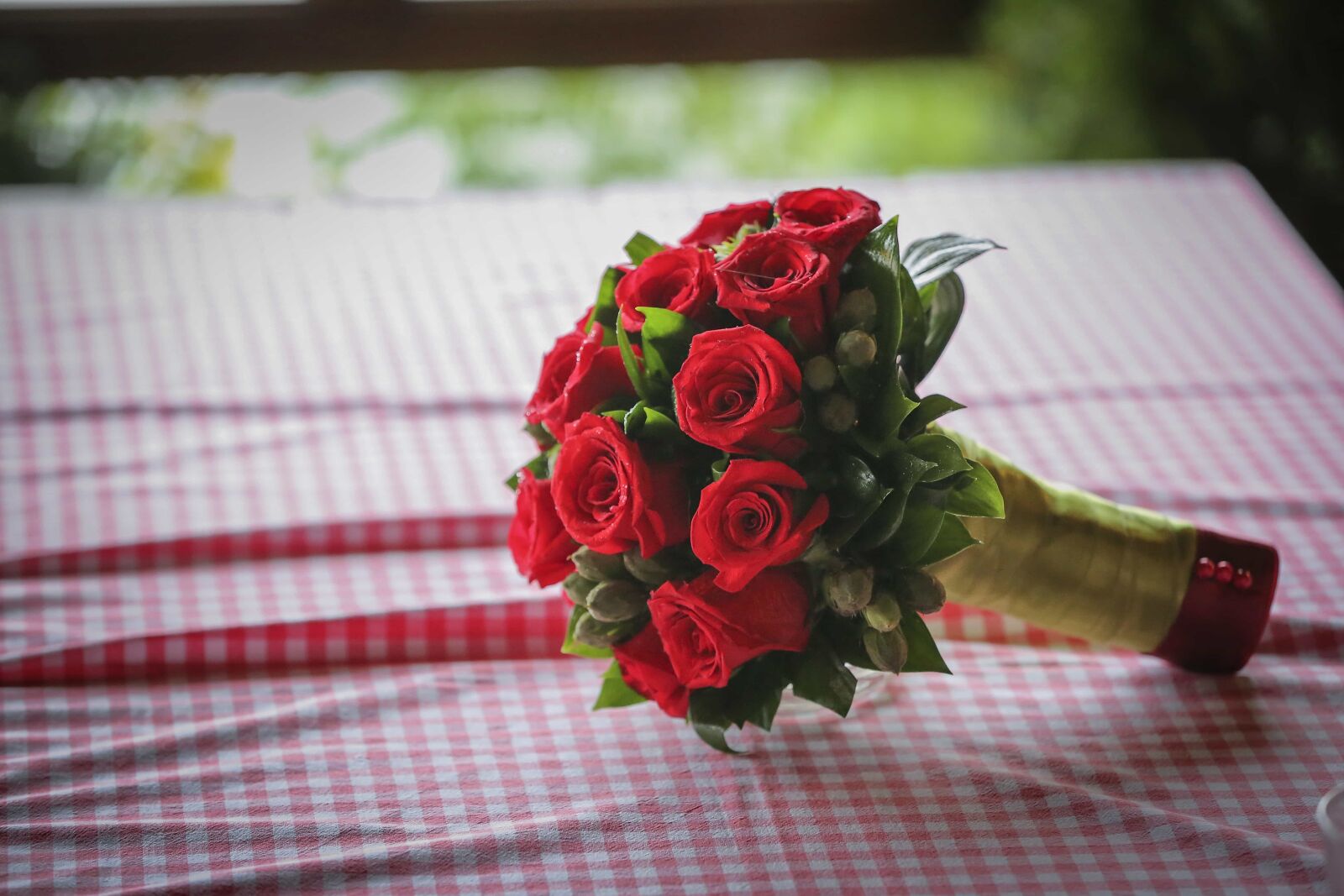 Canon EOS 5D Mark III sample photo. Decorative, roses, still life photography