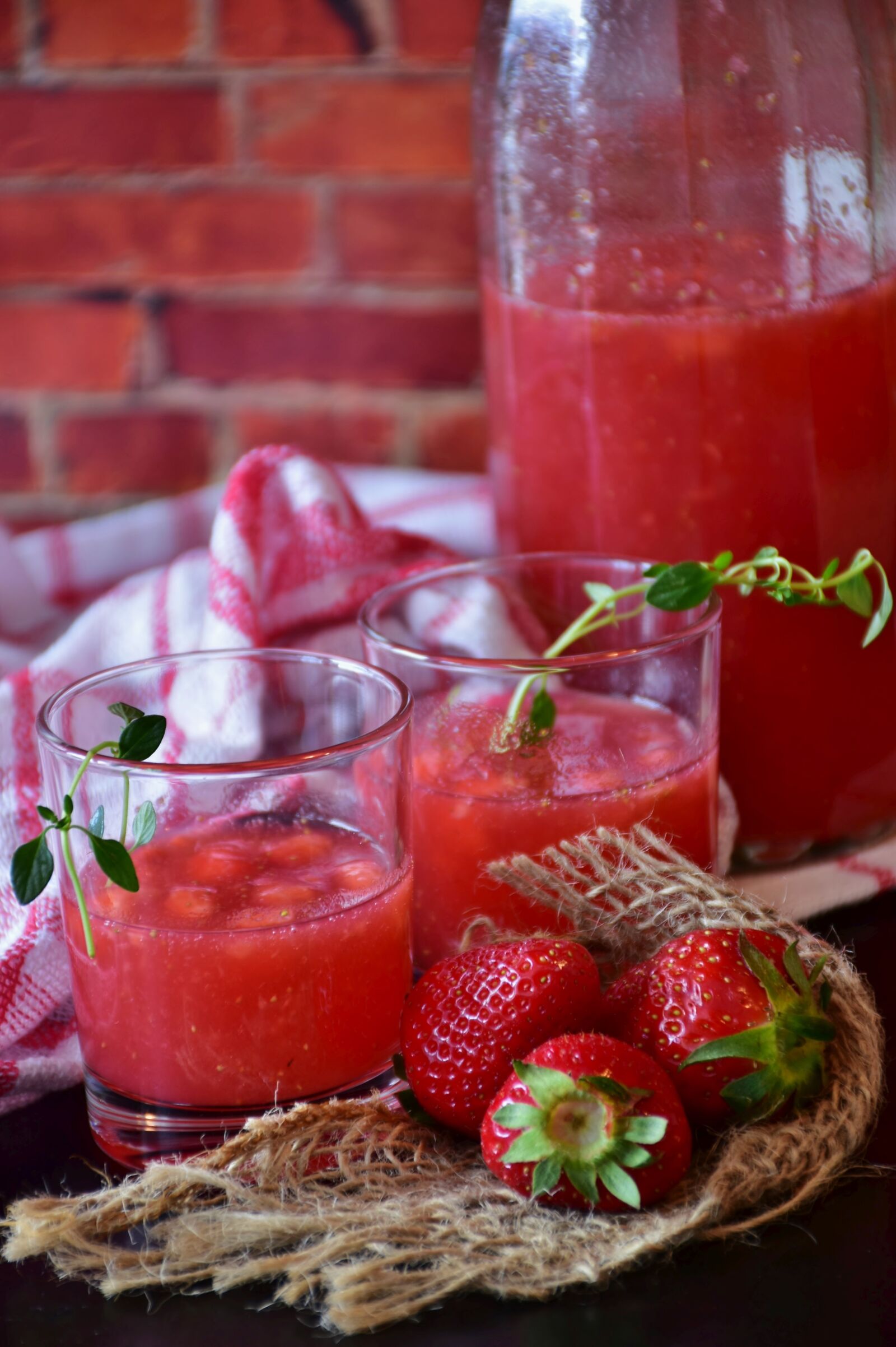 Nikon D7200 sample photo. Strawberry, vodka, limes photography