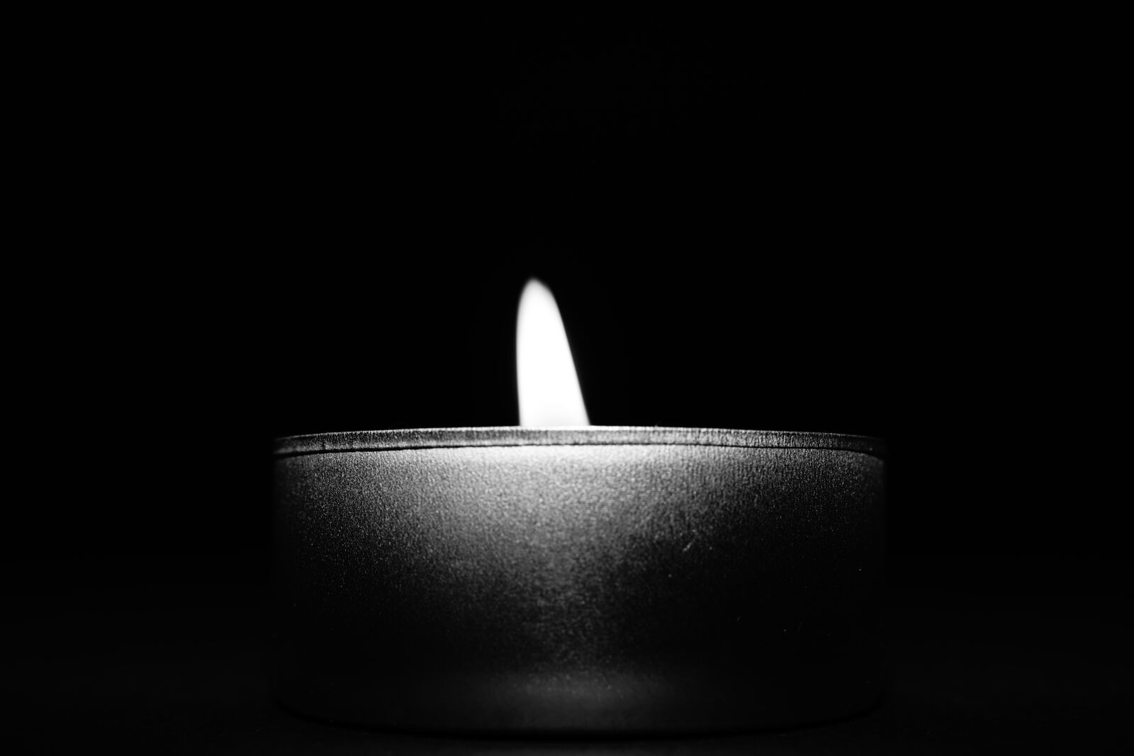 Sony DT 30mm F2.8 Macro SAM sample photo. Black and white, candle photography
