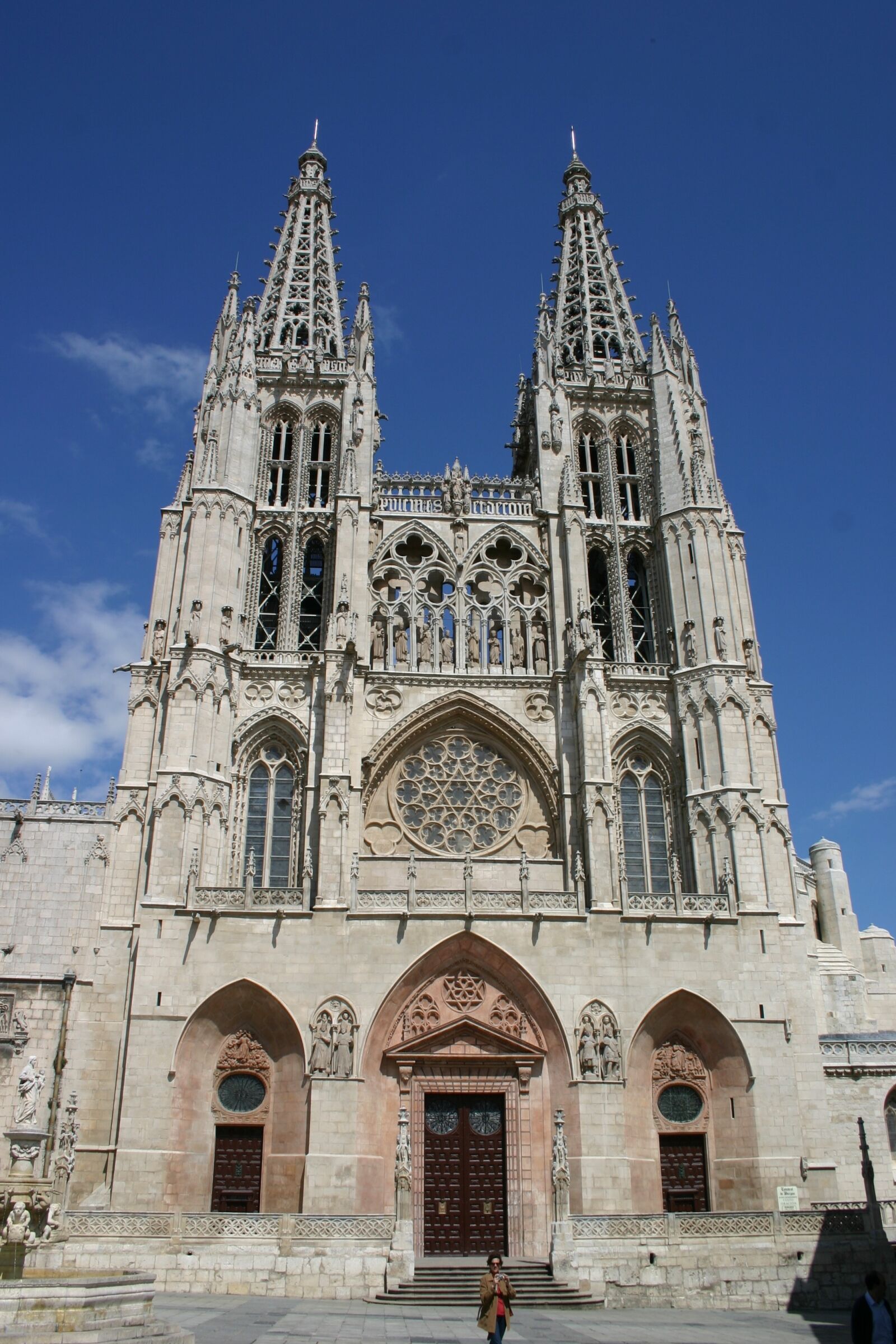 Canon EOS 300D (EOS Digital Rebel / EOS Kiss Digital) sample photo. Cathedral, burgos, church photography