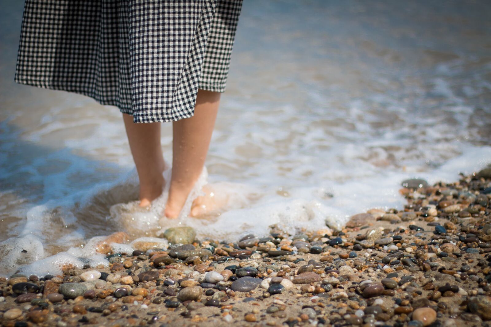 Canon EOS 70D + Canon EF 50mm F1.8 II sample photo. Barefoot, beach, sand photography