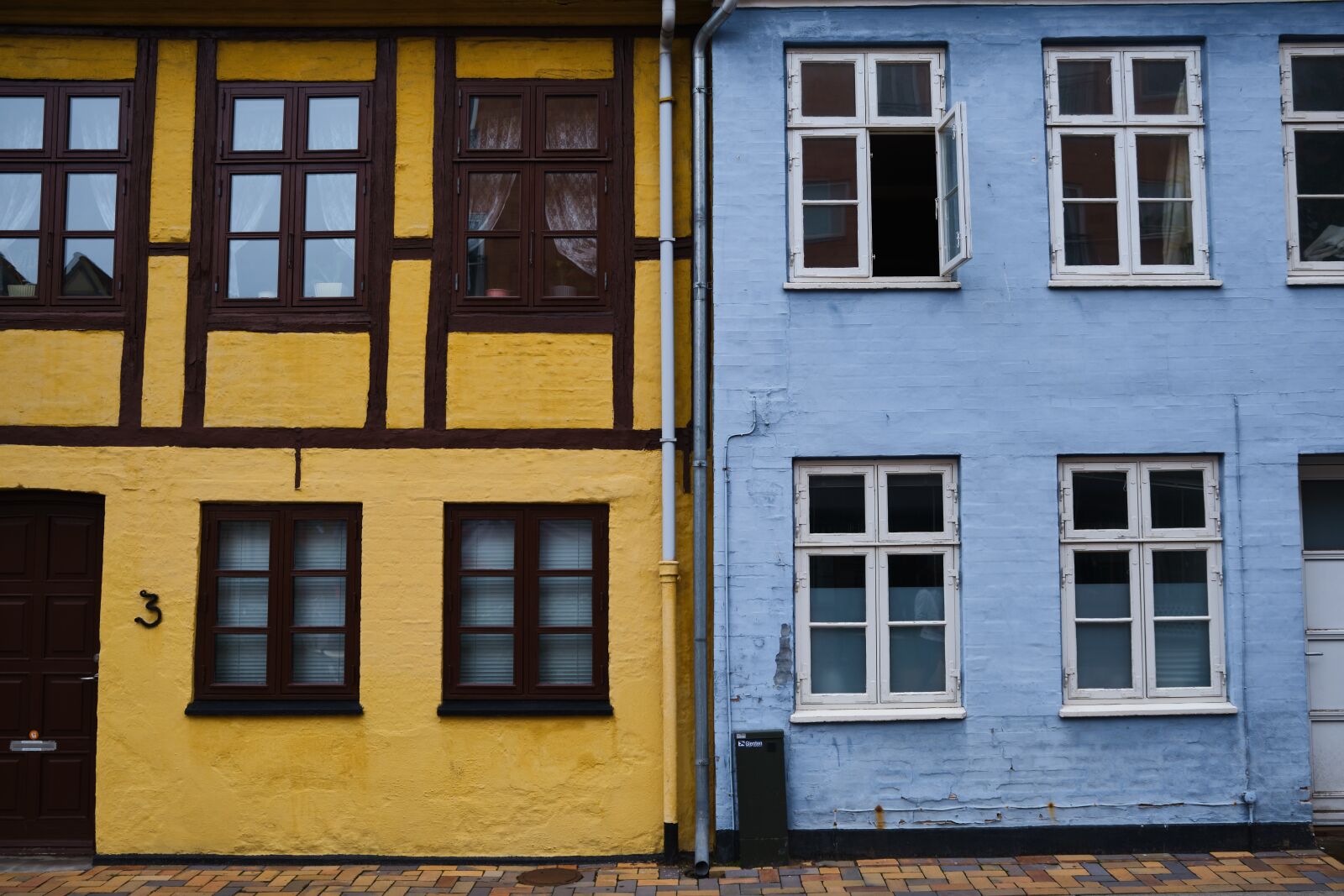 Fujifilm XF 18-55mm F2.8-4 R LM OIS sample photo. Houses, house, old photography