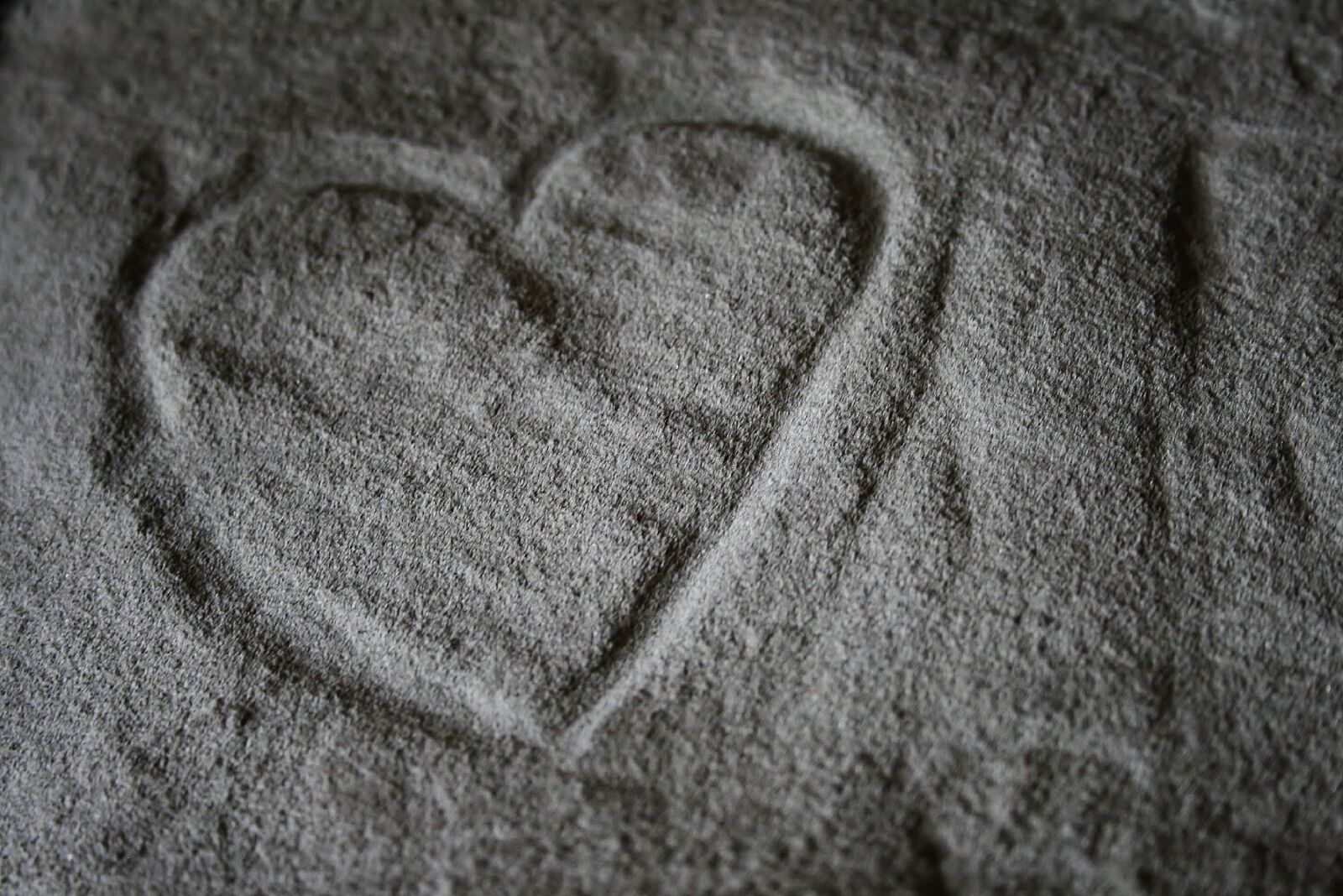 Canon EOS 400D (EOS Digital Rebel XTi / EOS Kiss Digital X) sample photo. Heart, stone, stone heart photography