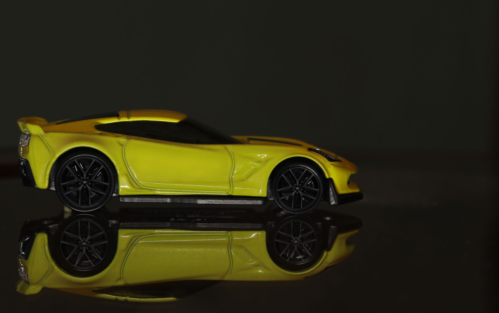Canon EOS 80D sample photo. Car, corvette, low key photography