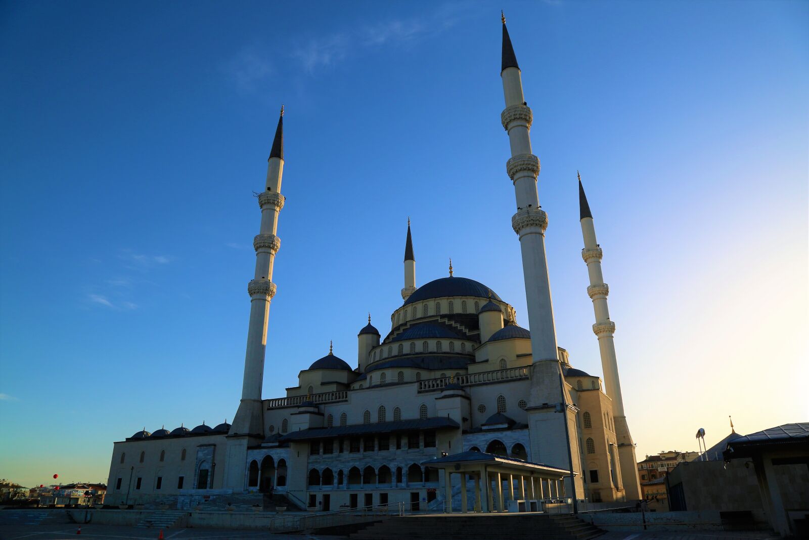 Canon EF 24-105mm F4L IS USM sample photo. Cami, minaret, dome photography