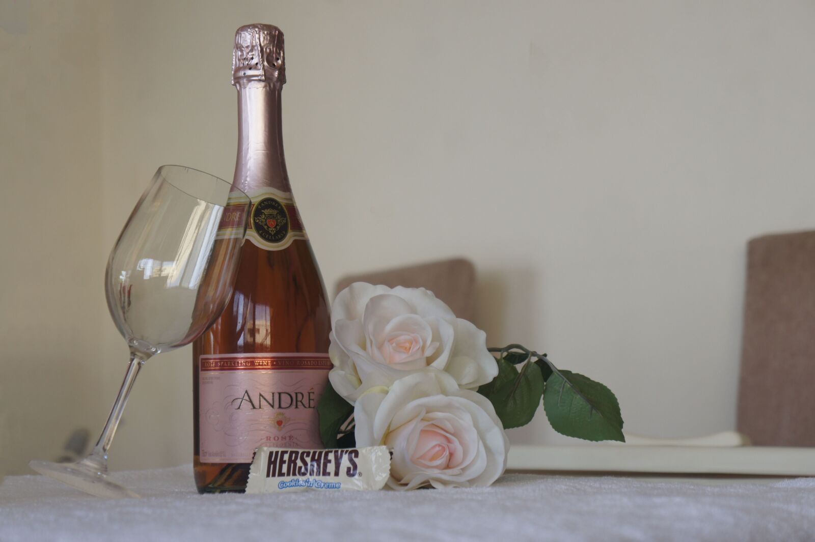 Sony Alpha NEX-3 + Sony E 18-55mm F3.5-5.6 OSS sample photo. Wine, cup, flowers photography