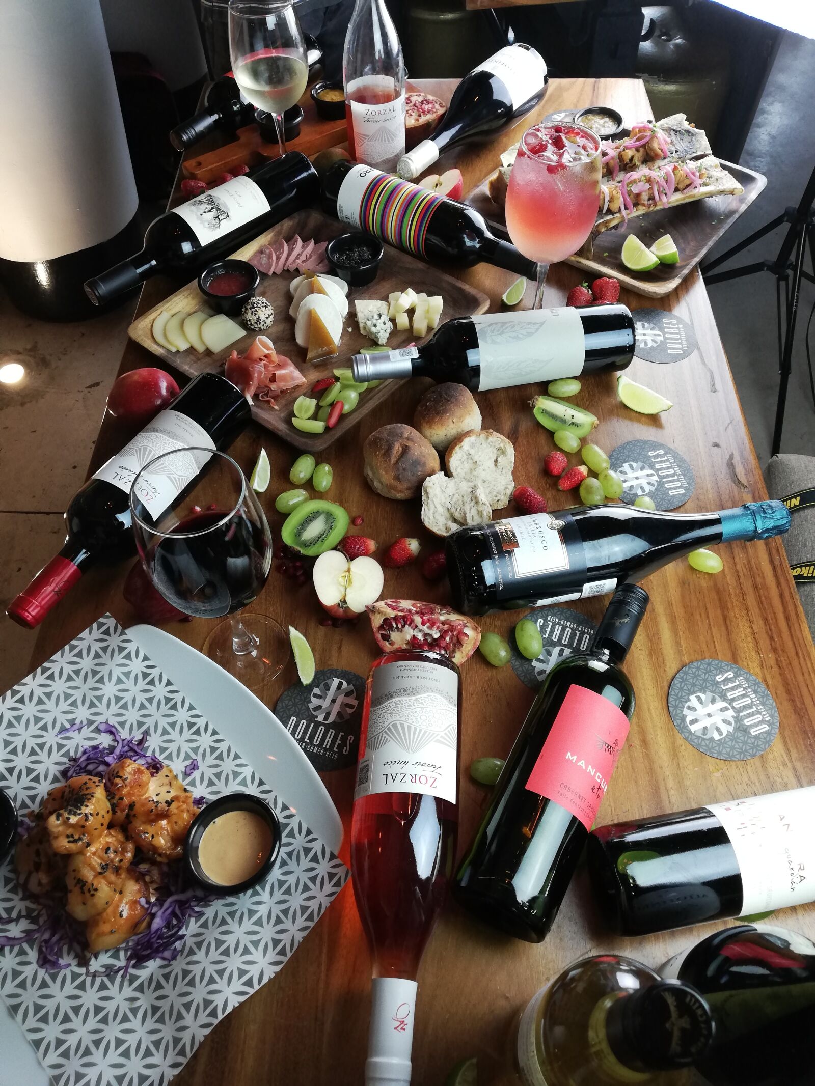 HUAWEI P20 lite sample photo. Wine, table, restaurant photography