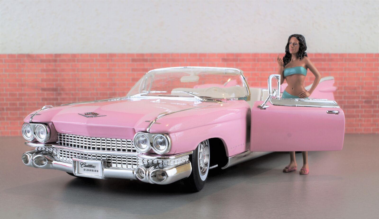 Sony DT 18-70mm F3.5-5.6 sample photo. Model car, cadillac, cadillac photography